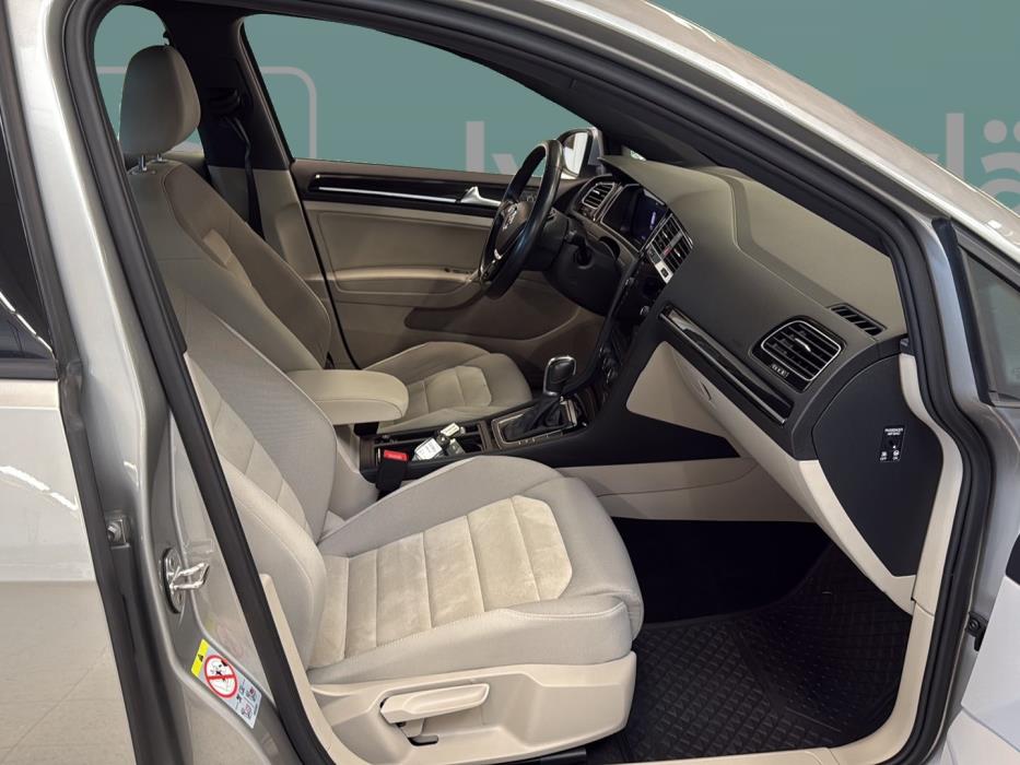 VOLKSWAGEN Golf 2018
