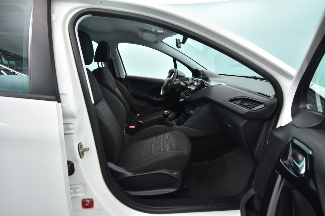 PEUGEOT 208 2014