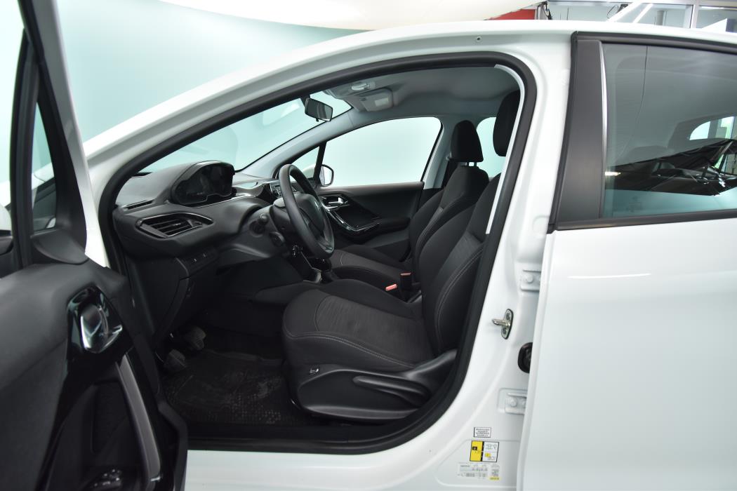 PEUGEOT 208 2014