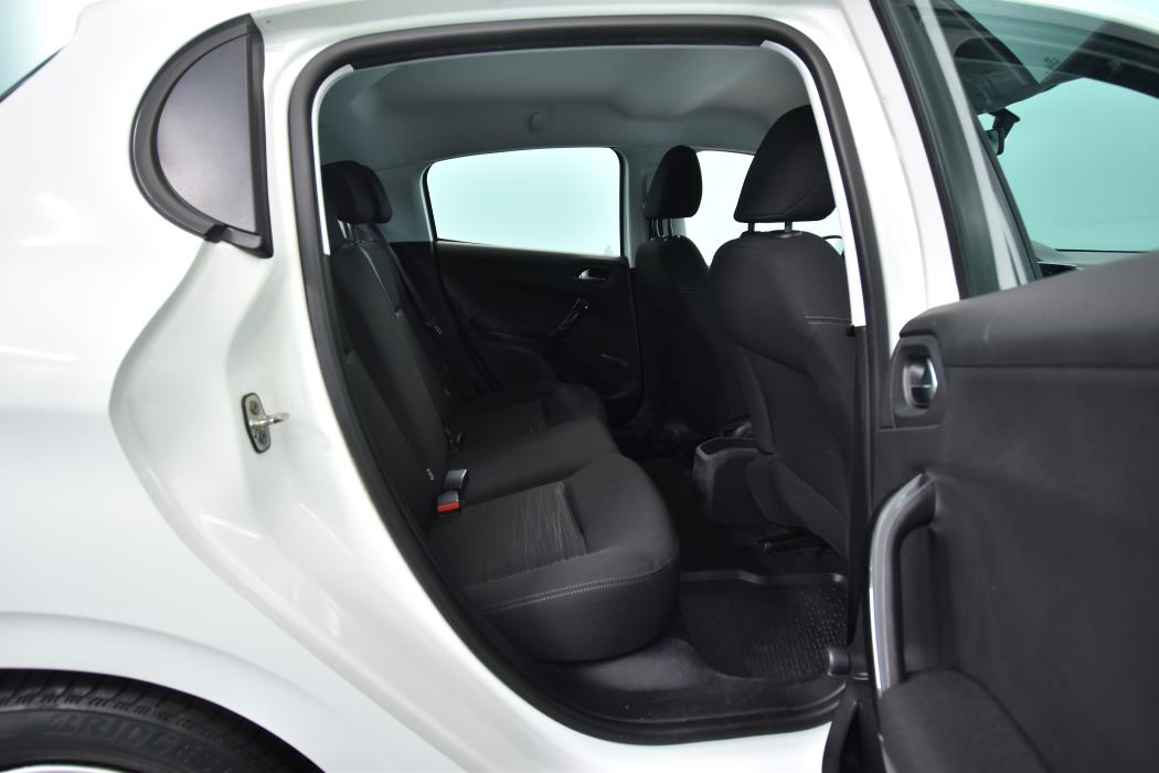 PEUGEOT 208 2014