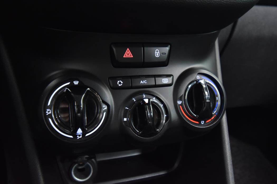 PEUGEOT 208 2014