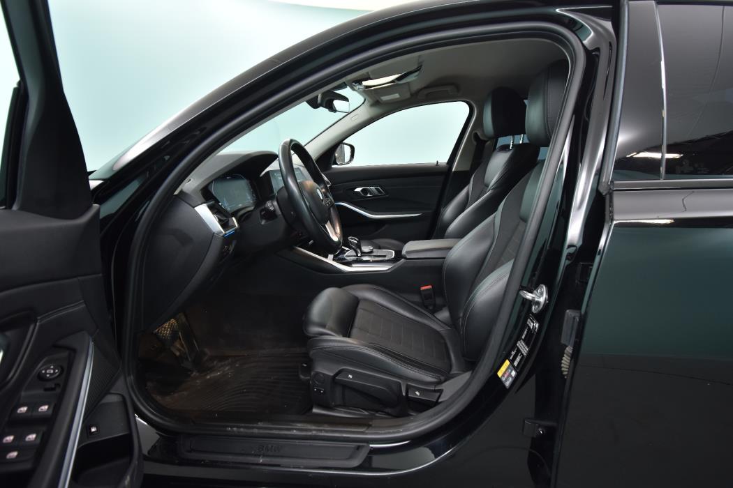 BMW 330 2019