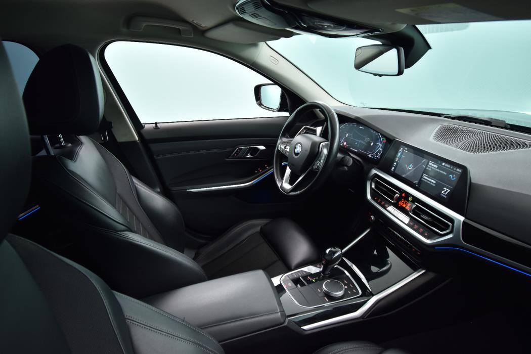BMW 330 2019