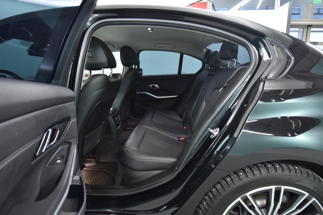 BMW 330 2019