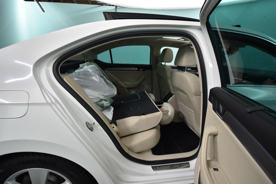 SKODA Superb 2016