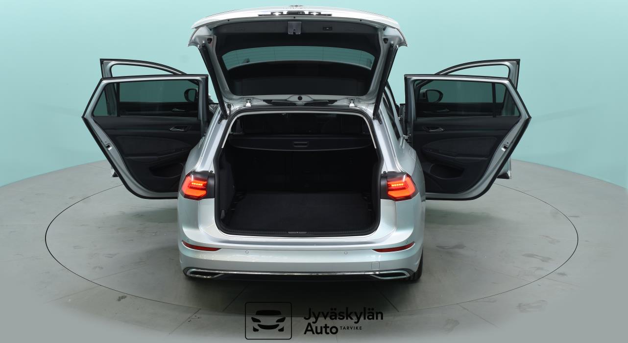 VOLKSWAGEN Golf 2023