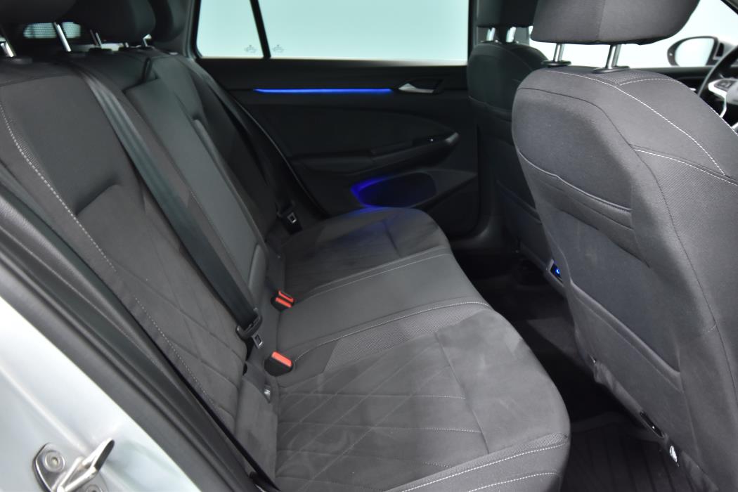 VOLKSWAGEN Golf 2023