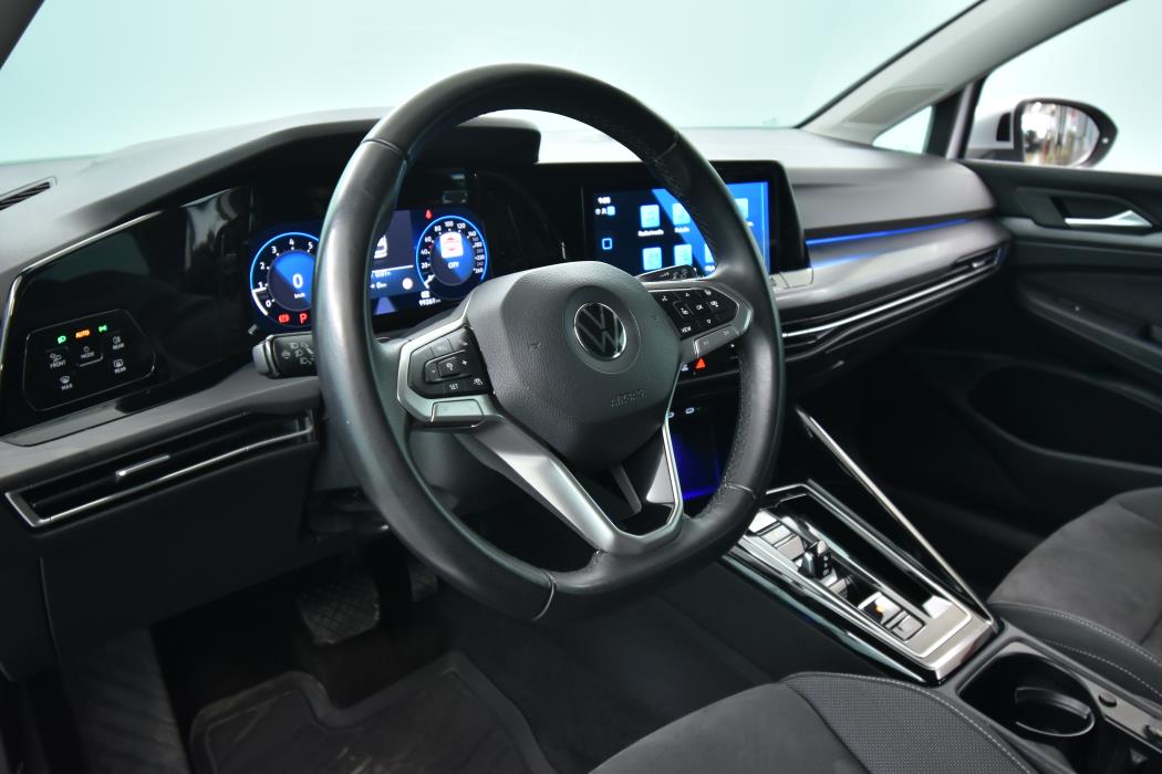 VOLKSWAGEN Golf 2023