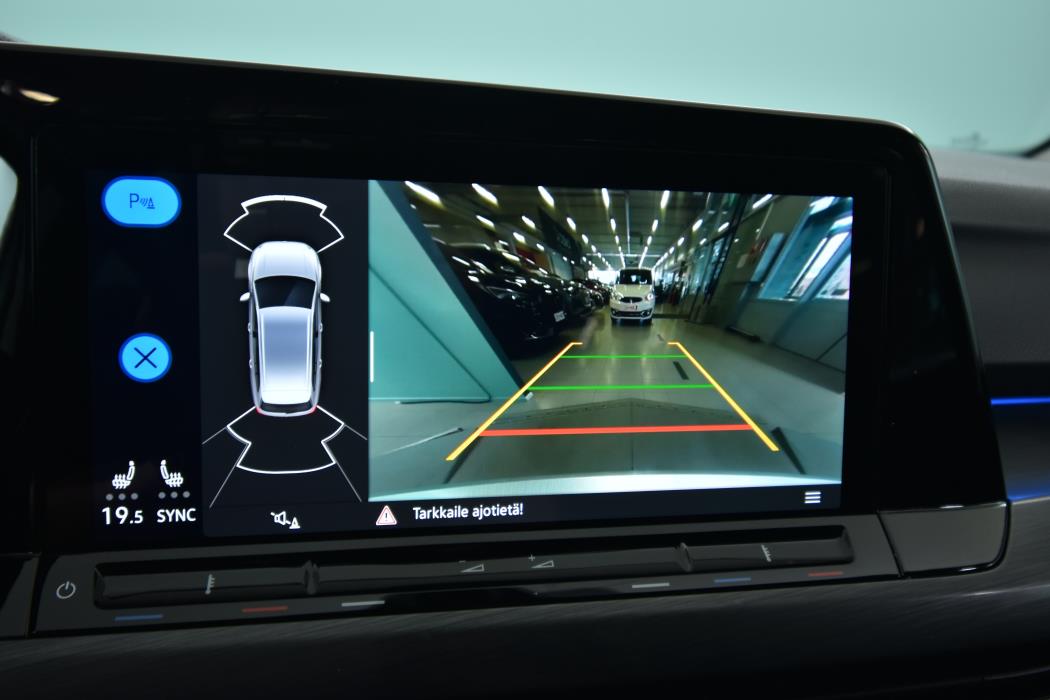 VOLKSWAGEN Golf 2023