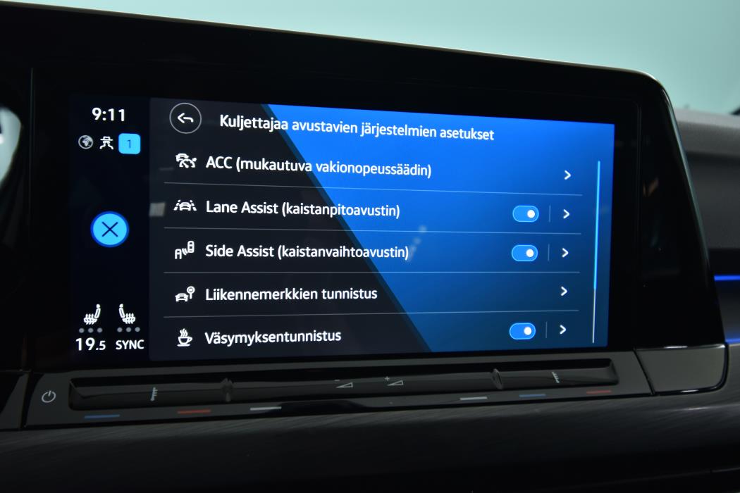 VOLKSWAGEN Golf 2023