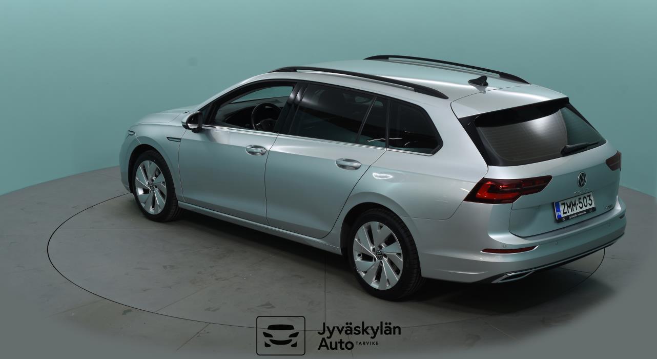 VOLKSWAGEN Golf 2023