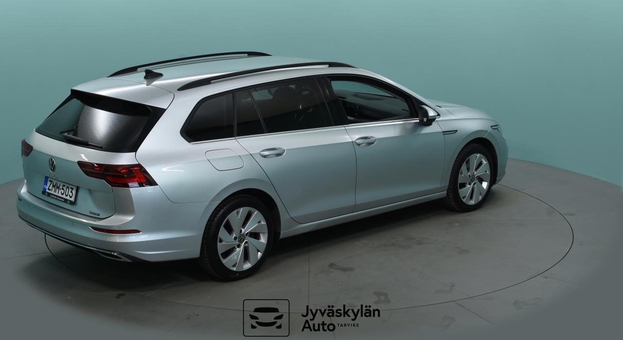 VOLKSWAGEN Golf 2023