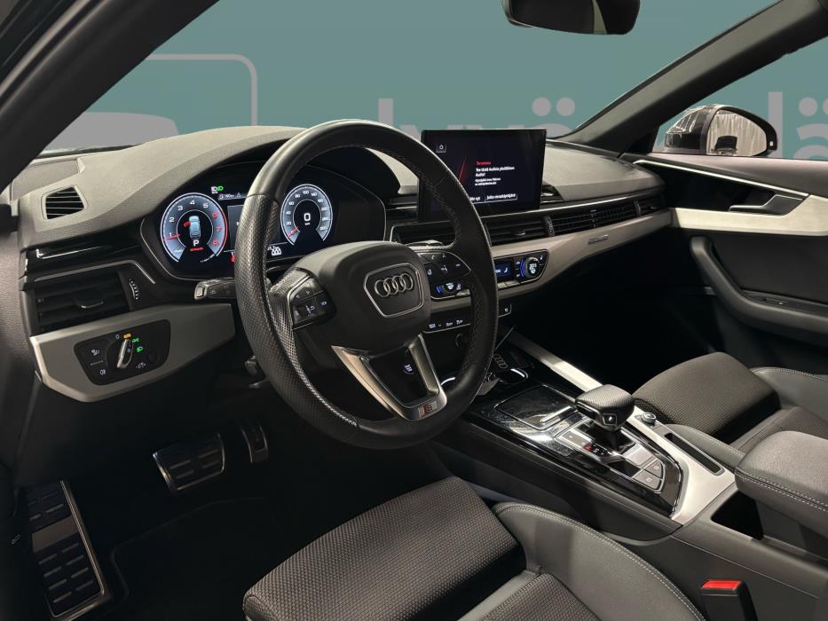 AUDI A4 2022