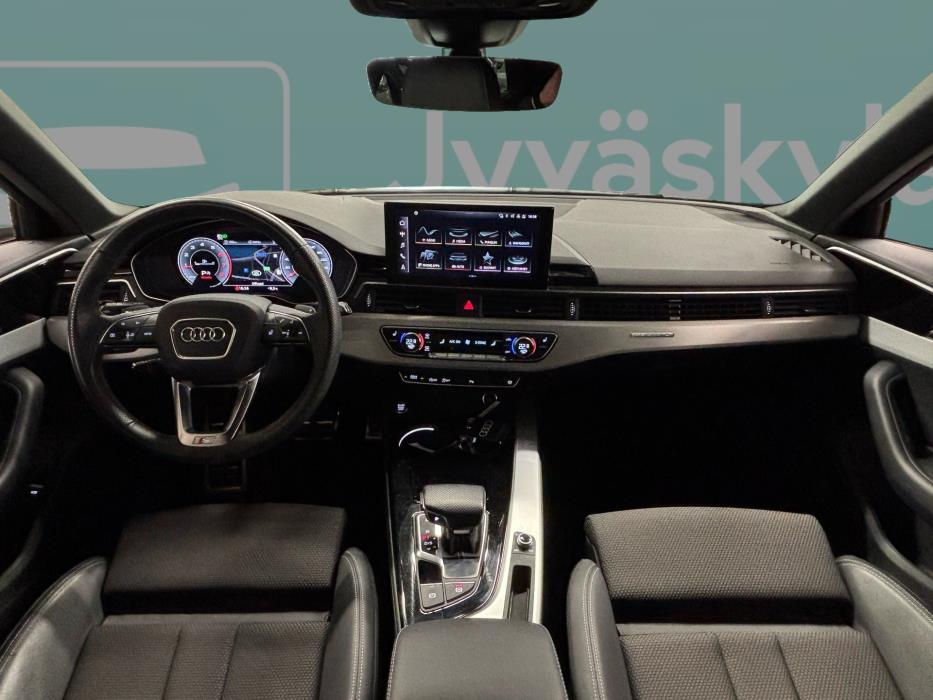AUDI A4 2022
