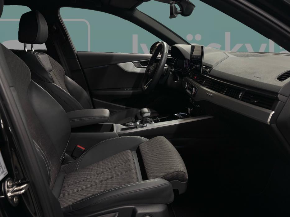 AUDI A4 2022