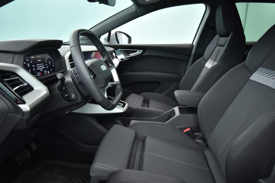 AUDI Q4 e-tron 2025