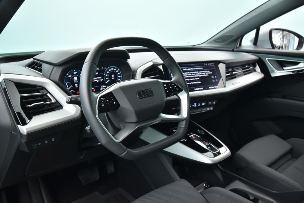 AUDI Q4 e-tron 2025