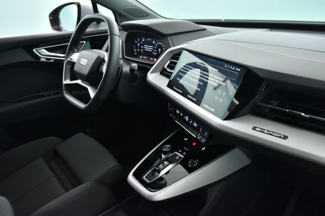 AUDI Q4 e-tron 2025