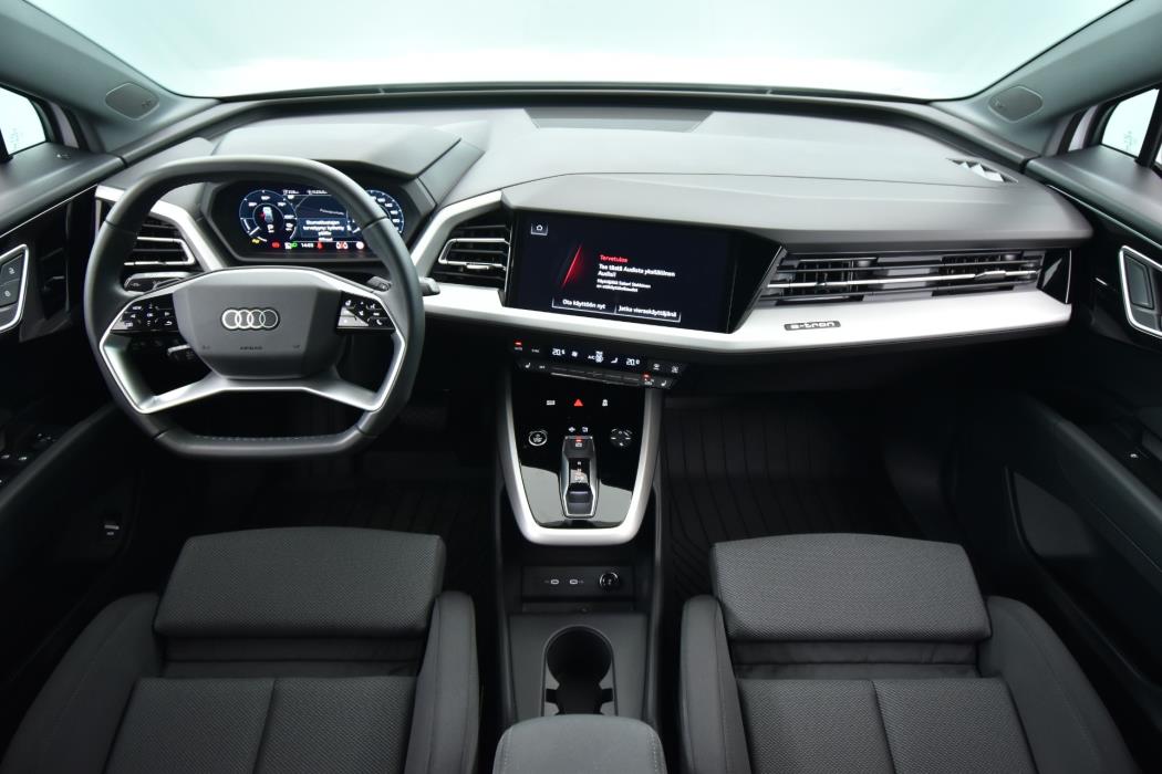AUDI Q4 e-tron 2025