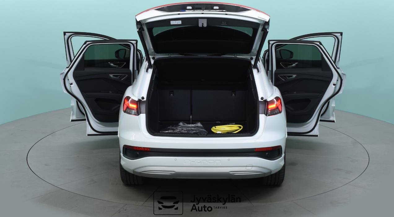 AUDI Q4 e-tron 2025