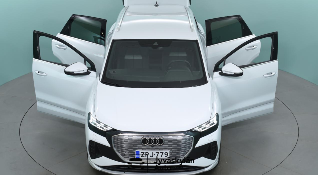 AUDI Q4 e-tron 2025