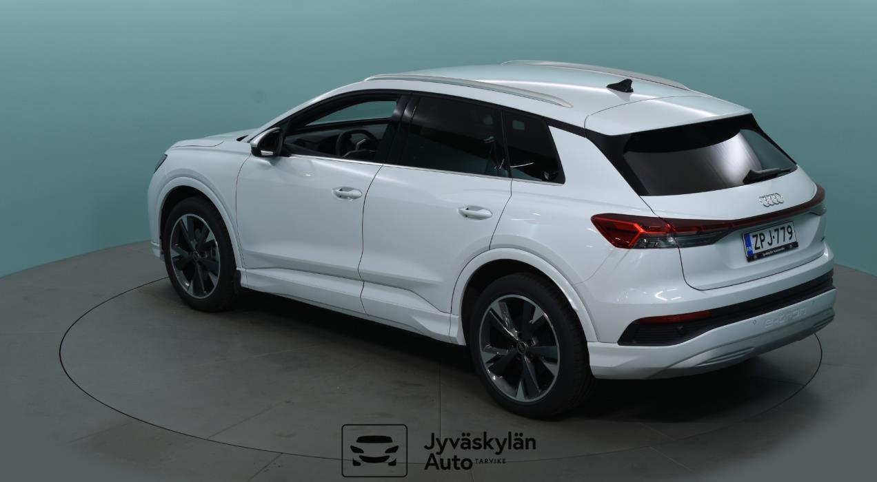 AUDI Q4 e-tron 2025