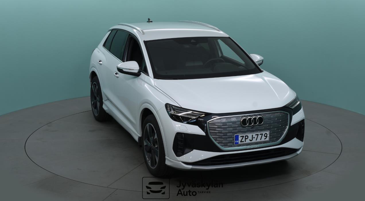 AUDI Q4 e-tron 2025