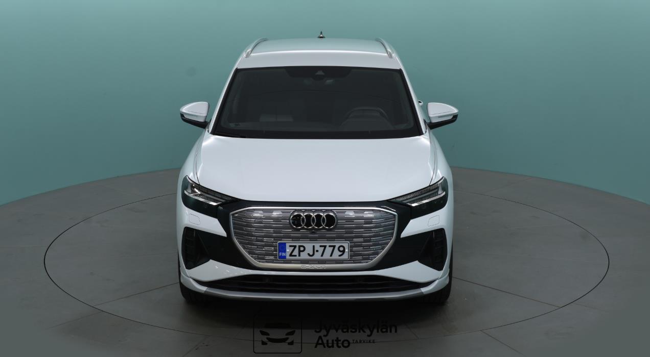 AUDI Q4 e-tron 2025