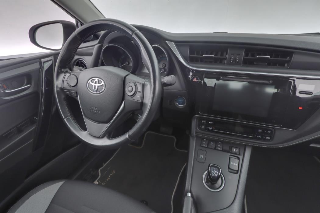 TOYOTA AURIS 2016