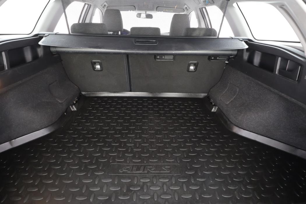 TOYOTA AURIS 2016