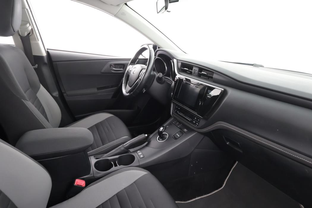 TOYOTA AURIS 2016