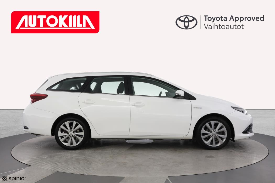 TOYOTA AURIS 2016