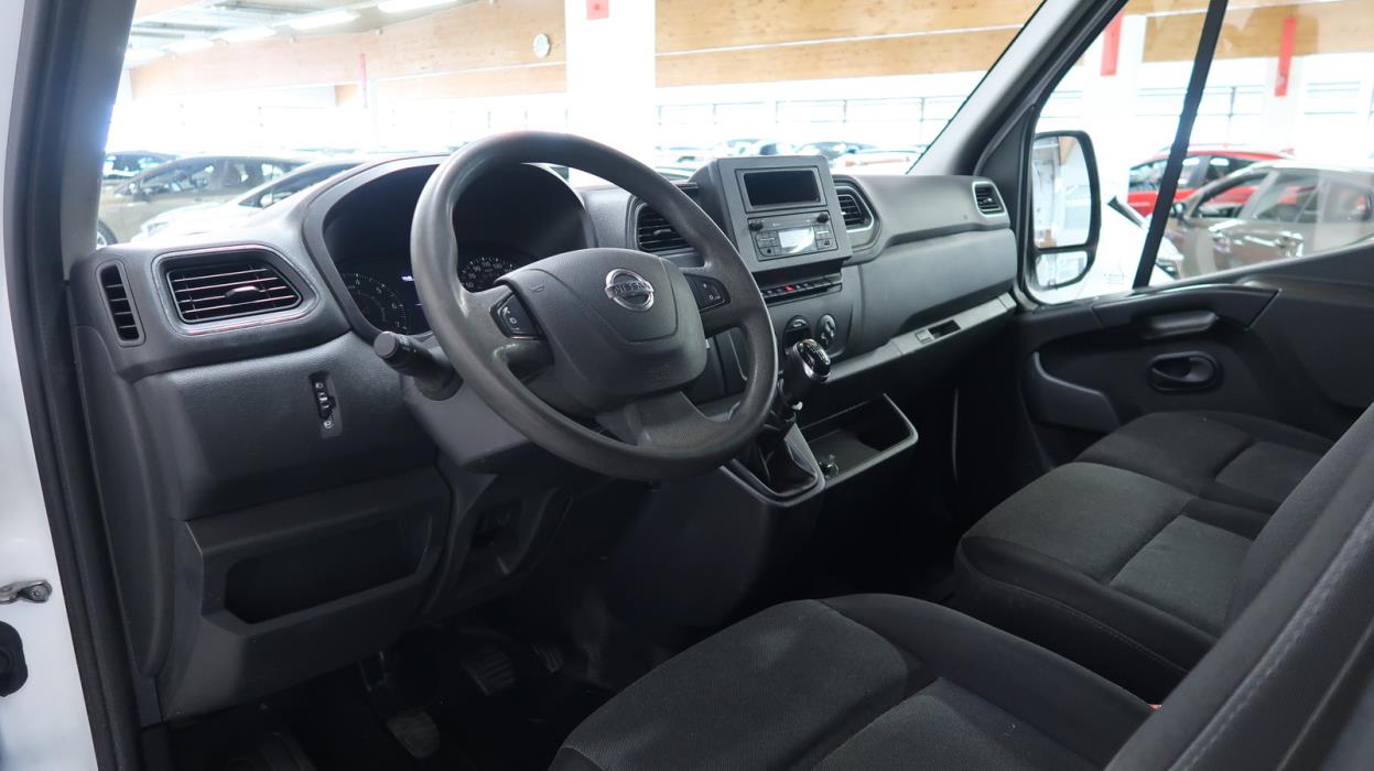 Nissan NV400 2021