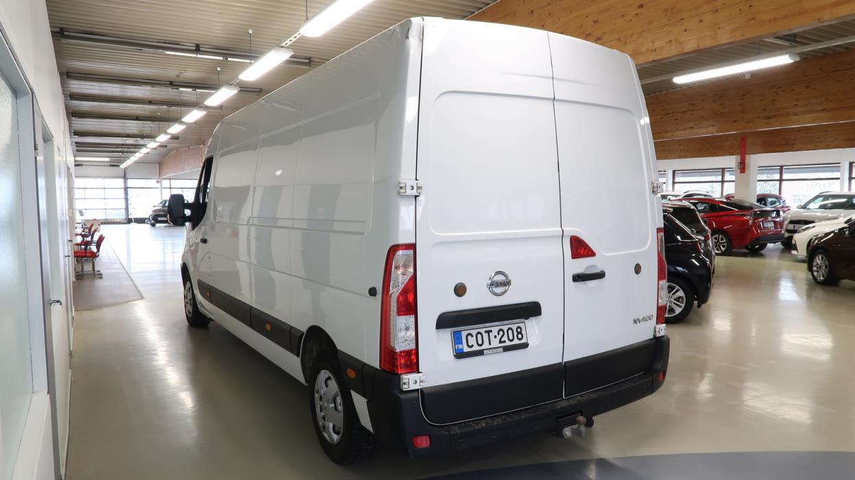 Nissan NV400 2021