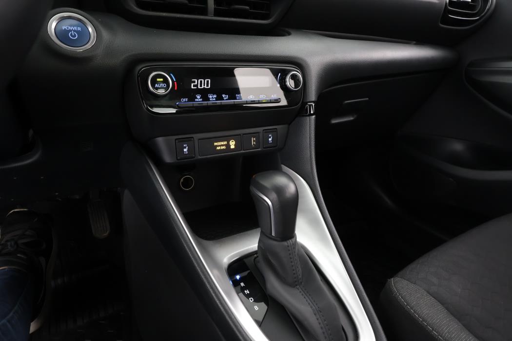 TOYOTA YARIS 2024
