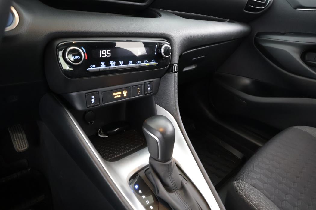 TOYOTA YARIS 2024