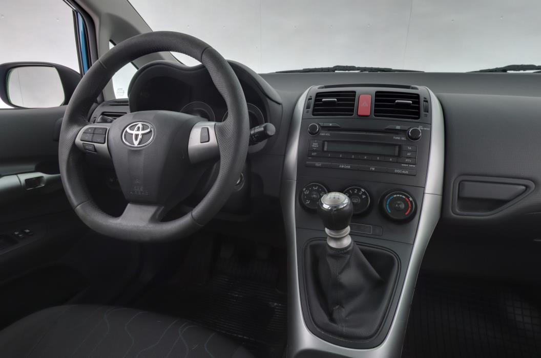 TOYOTA AURIS 2010