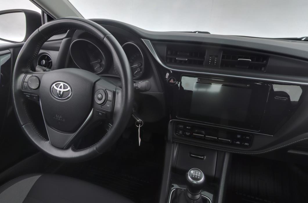 TOYOTA AURIS 2015