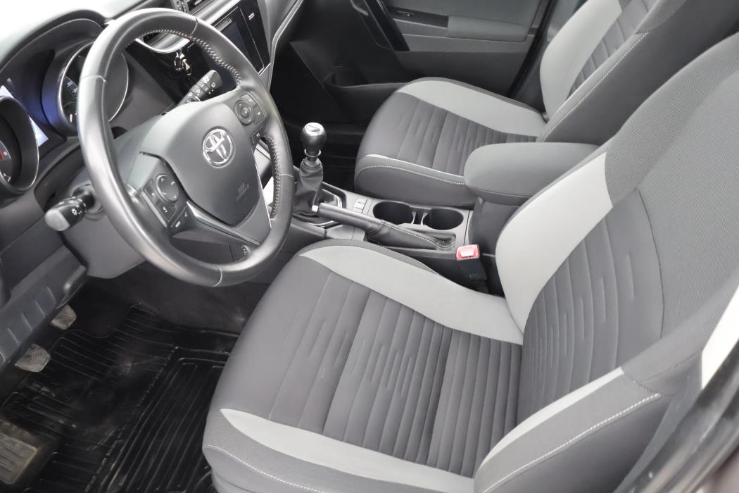TOYOTA AURIS 2015