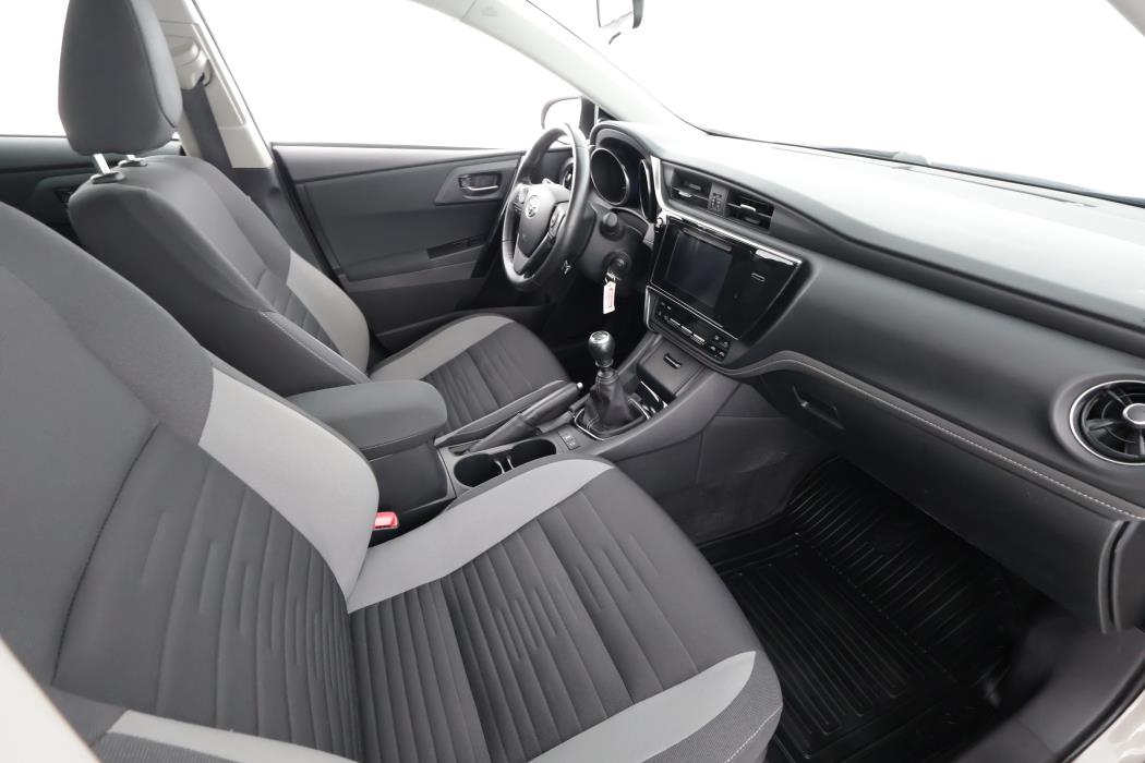 TOYOTA AURIS 2015