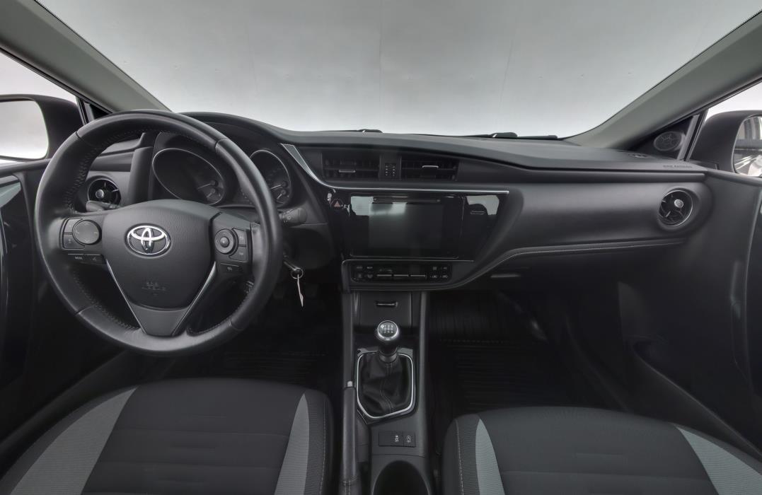 TOYOTA AURIS 2015