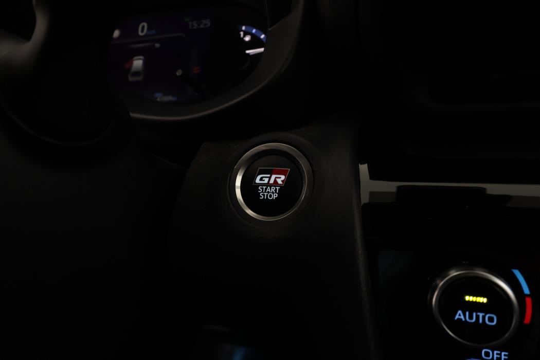 TOYOTA Yaris Cross 2024