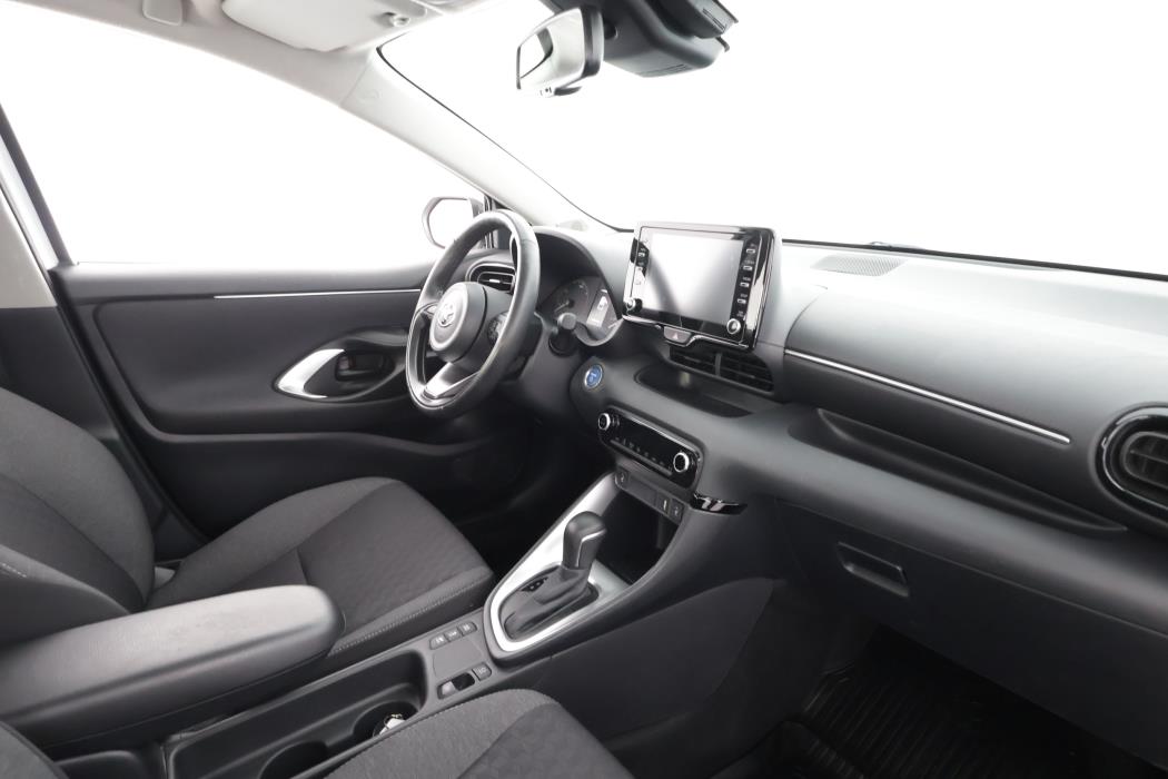 TOYOTA YARIS 2024