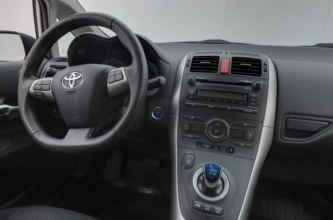 TOYOTA AURIS 2011