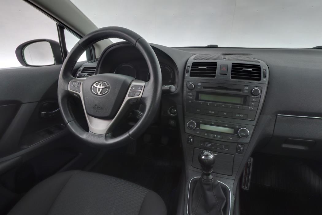 TOYOTA AVENSIS 2011