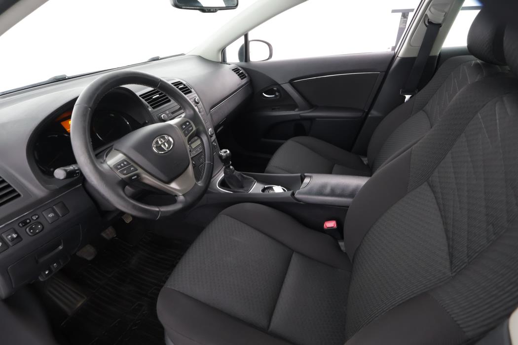 TOYOTA AVENSIS 2011