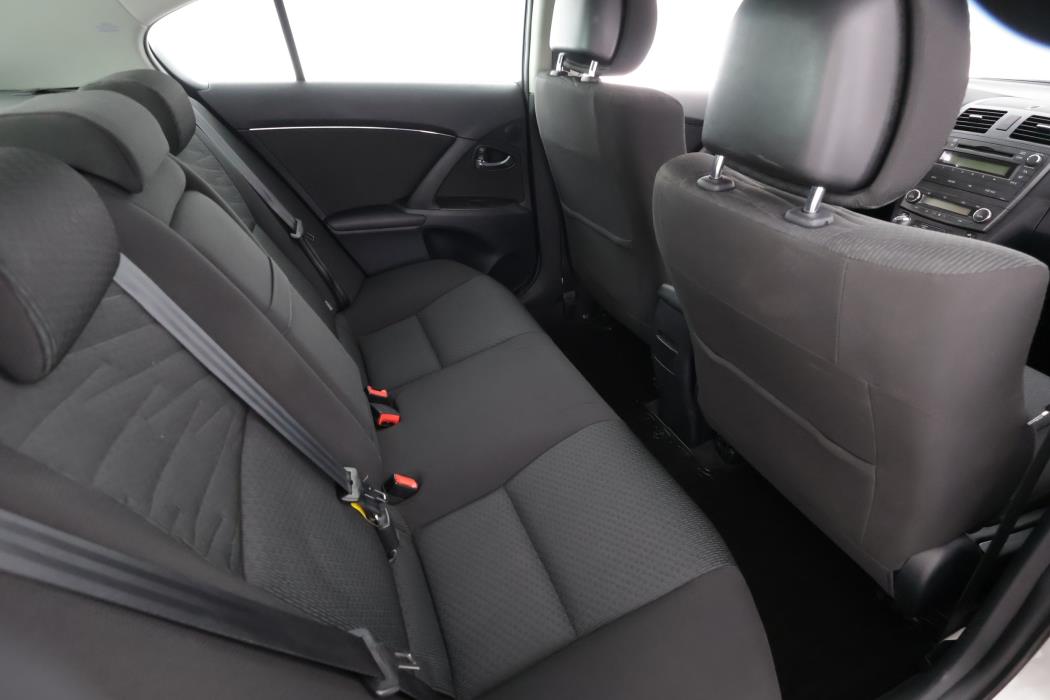 TOYOTA AVENSIS 2011