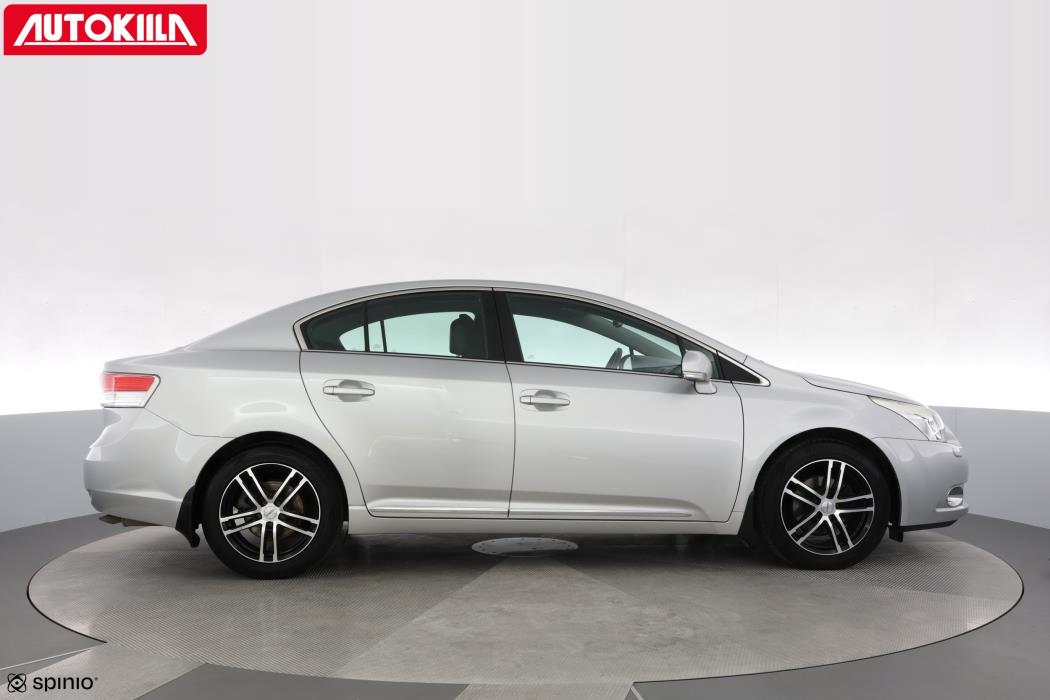 TOYOTA AVENSIS 2011