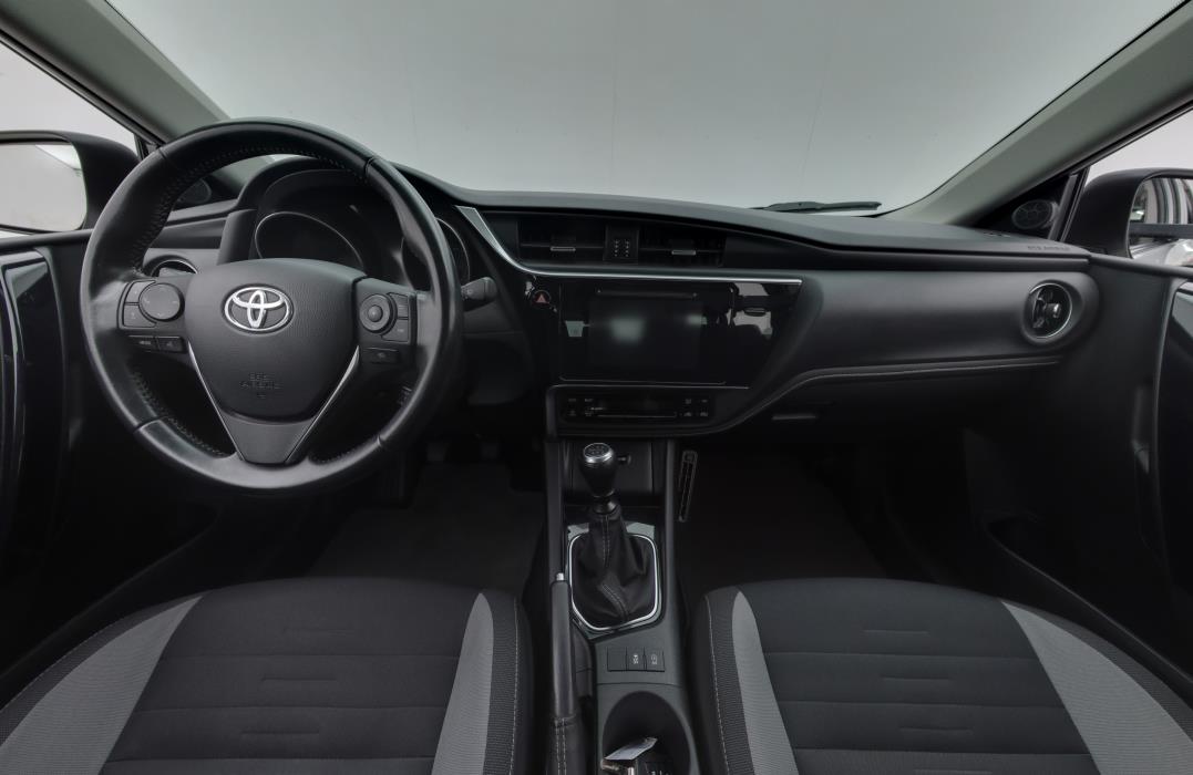 TOYOTA AURIS 2016