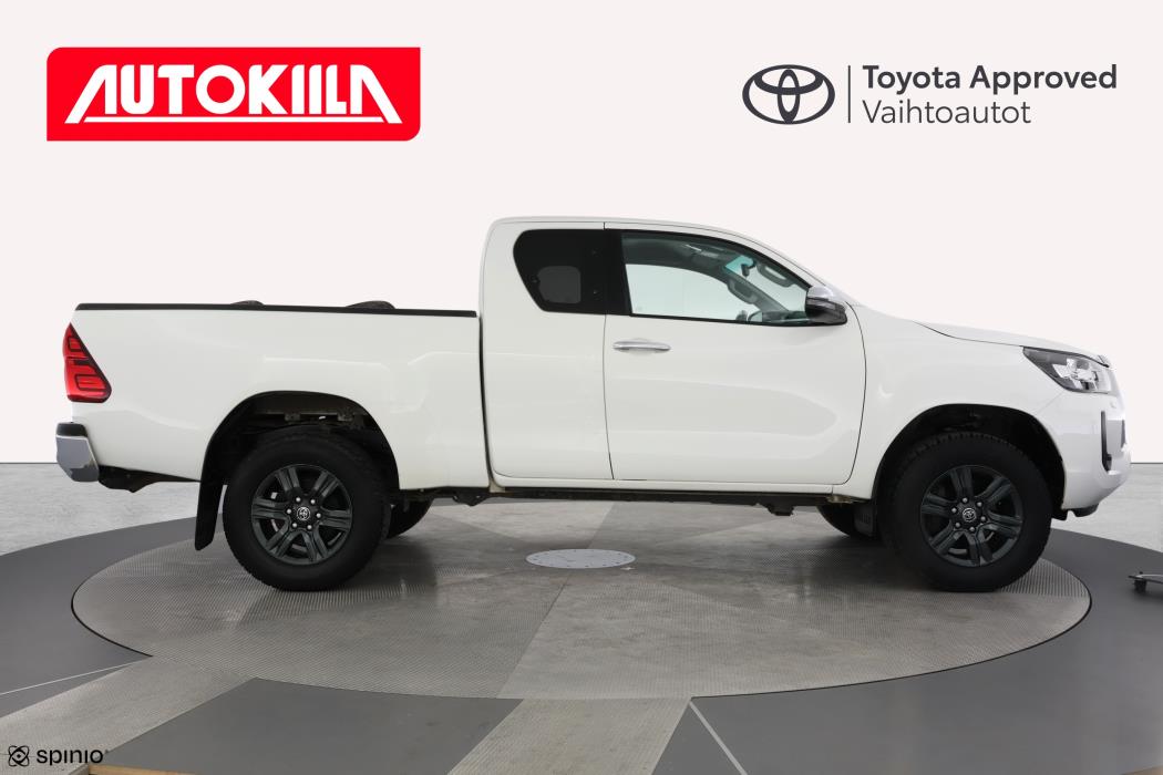 TOYOTA HILUX 2023